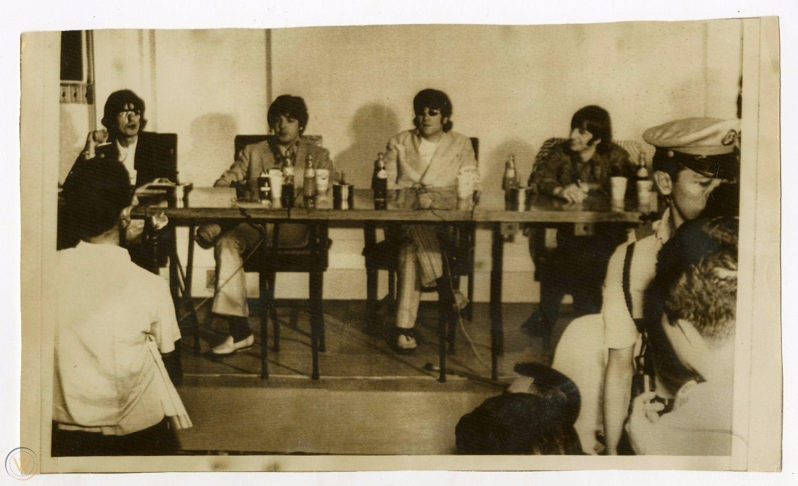 1966-02 beatles-1966-manila-press-conference_1_29ee4ed2dfb7419f9a8354ca7ac34495.jpg